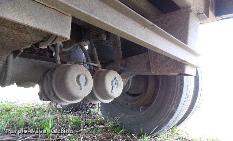 image for item DF0832 1995 Wilson DWH-400 double hopper bottom grain trailer