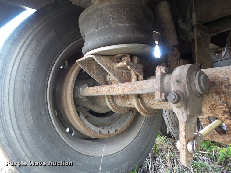 image for item DF0832 1995 Wilson DWH-400 double hopper bottom grain trailer