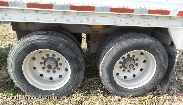 image for item DF0832 1995 Wilson DWH-400 double hopper bottom grain trailer