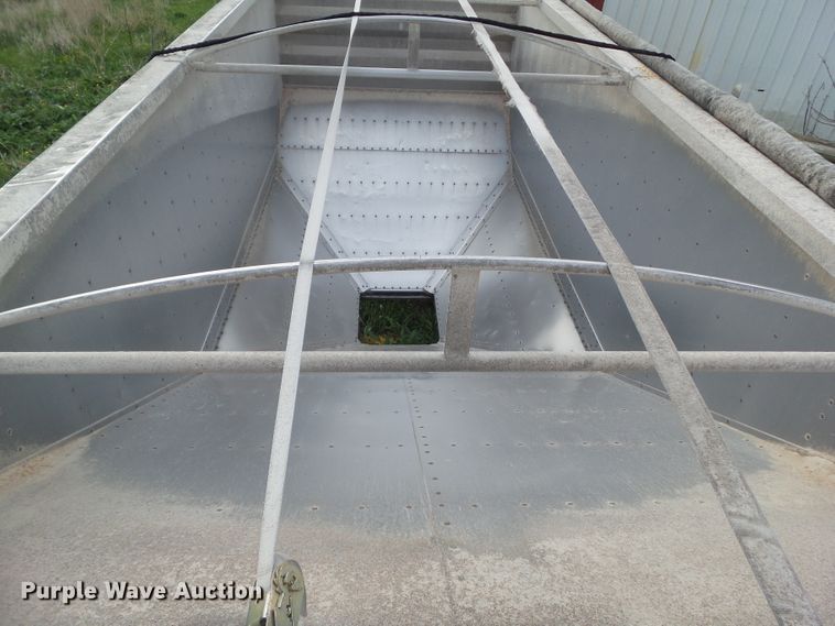 image for item DF0832 1995 Wilson DWH-400 double hopper bottom grain trailer