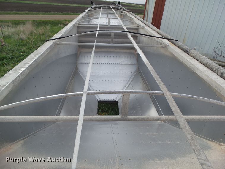 image for item DF0832 1995 Wilson DWH-400 double hopper bottom grain trailer