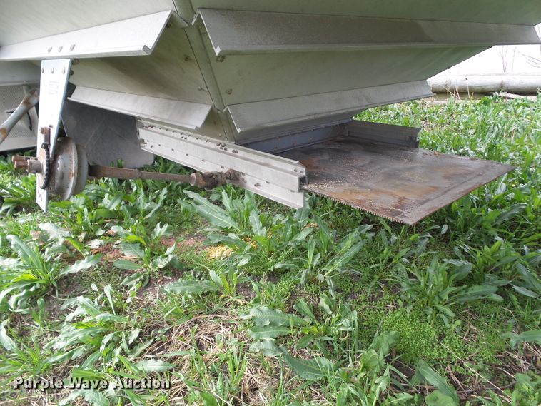 image for item DF0832 1995 Wilson DWH-400 double hopper bottom grain trailer
