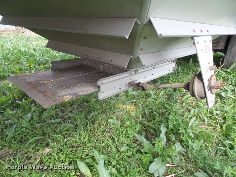 image for item DF0832 1995 Wilson DWH-400 double hopper bottom grain trailer