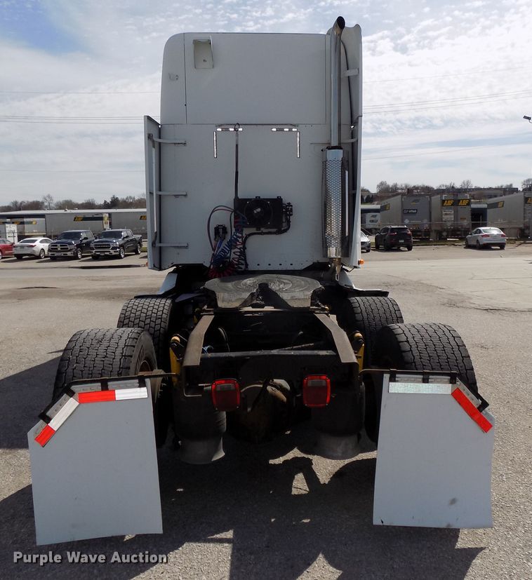 image for item DG2564 2002 Freightliner Century Class ST120 semi truck