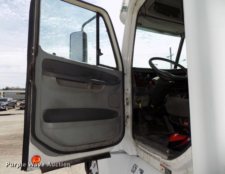 image for item DG2564 2002 Freightliner Century Class ST120 semi truck