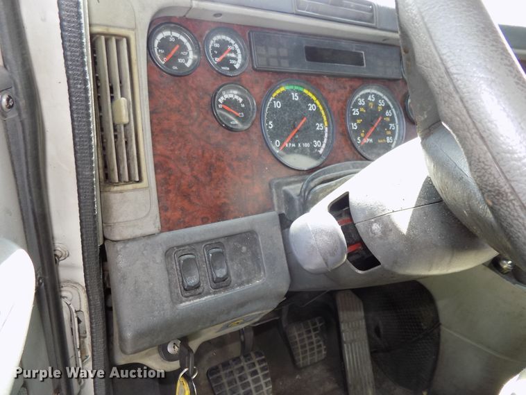 image for item DG2564 2002 Freightliner Century Class ST120 semi truck