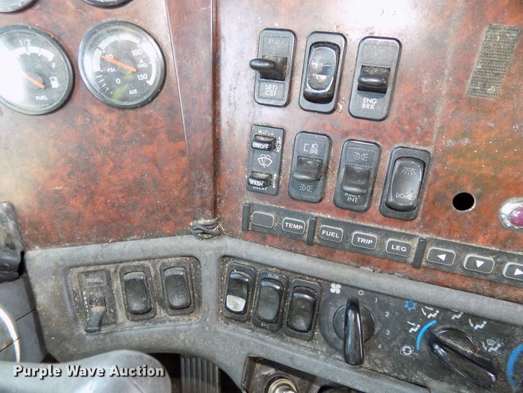 image for item DG2564 2002 Freightliner Century Class ST120 semi truck