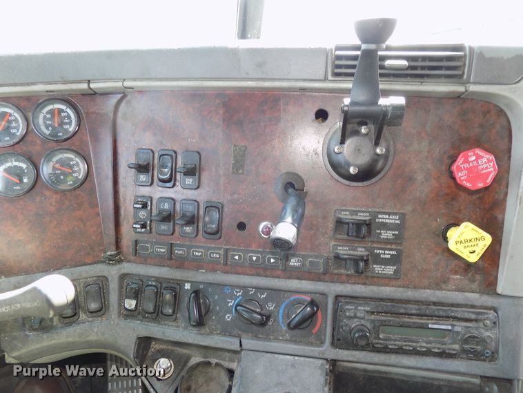 image for item DG2564 2002 Freightliner Century Class ST120 semi truck