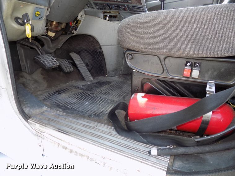 image for item DG2564 2002 Freightliner Century Class ST120 semi truck