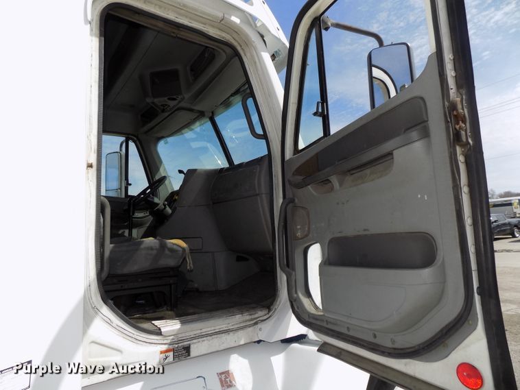 image for item DG2564 2002 Freightliner Century Class ST120 semi truck