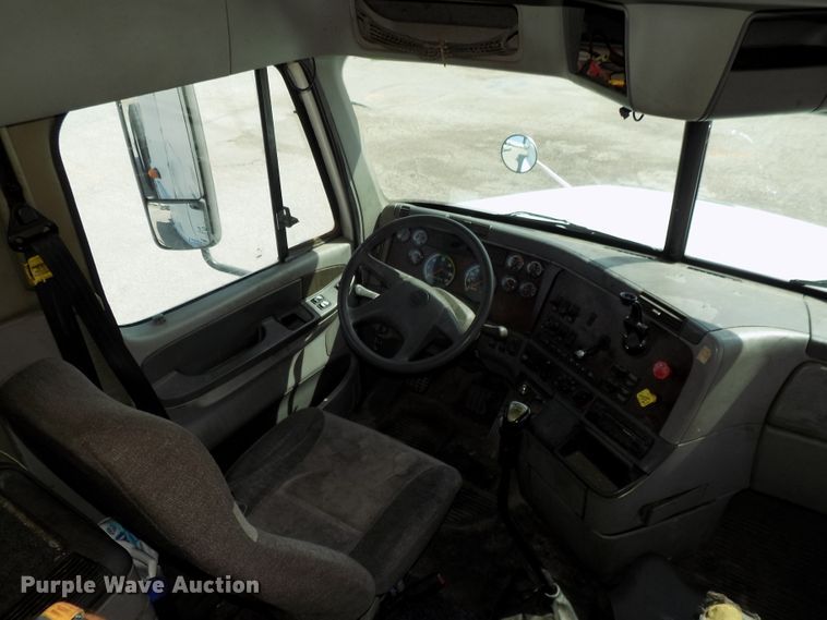 image for item DG2564 2002 Freightliner Century Class ST120 semi truck