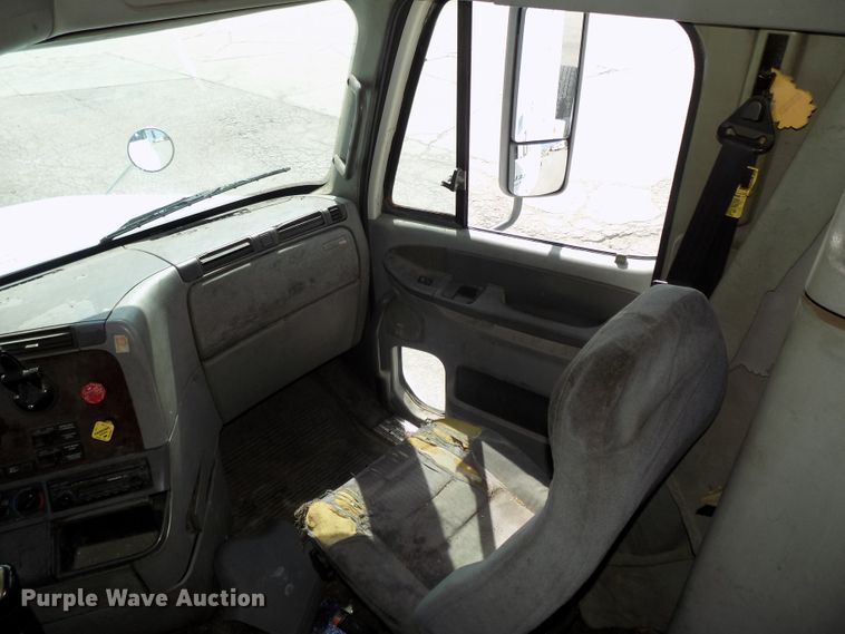 image for item DG2564 2002 Freightliner Century Class ST120 semi truck