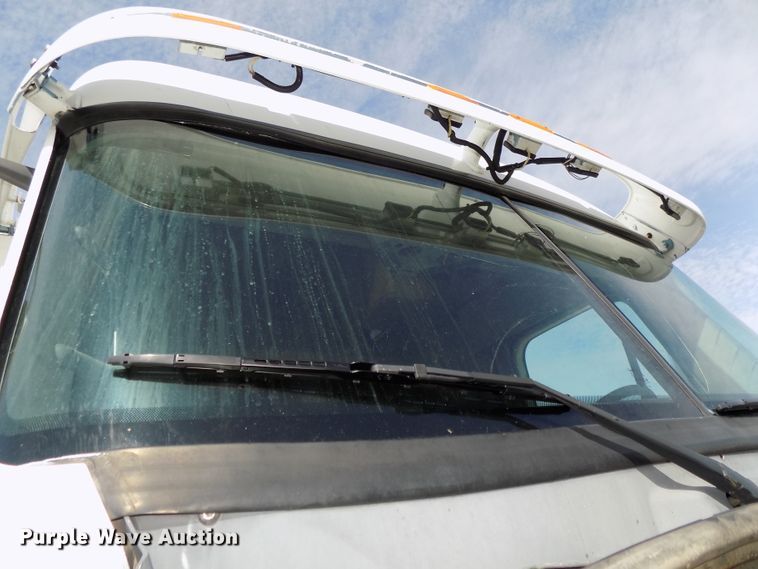 image for item DG2564 2002 Freightliner Century Class ST120 semi truck