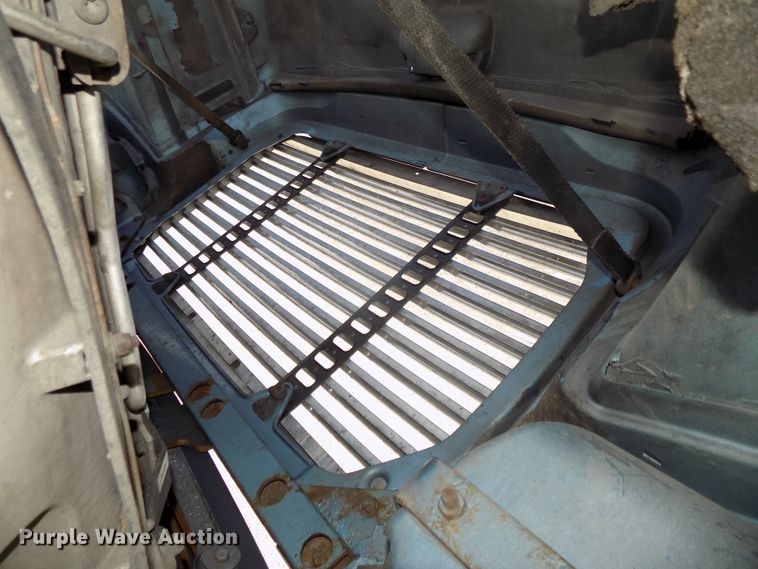 image for item DG2564 2002 Freightliner Century Class ST120 semi truck