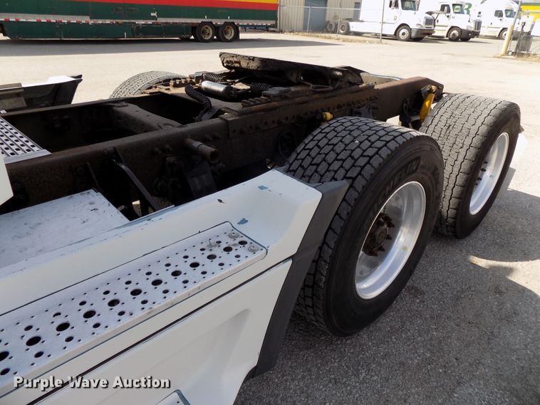 image for item DG2564 2002 Freightliner Century Class ST120 semi truck