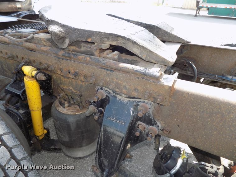 image for item DG2564 2002 Freightliner Century Class ST120 semi truck