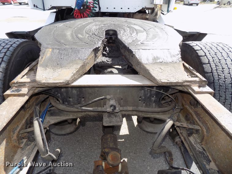 image for item DG2564 2002 Freightliner Century Class ST120 semi truck