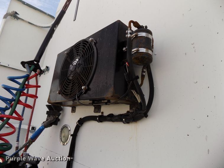 image for item DG2564 2002 Freightliner Century Class ST120 semi truck