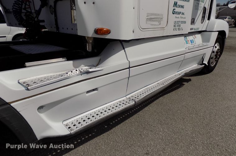 image for item DG2564 2002 Freightliner Century Class ST120 semi truck