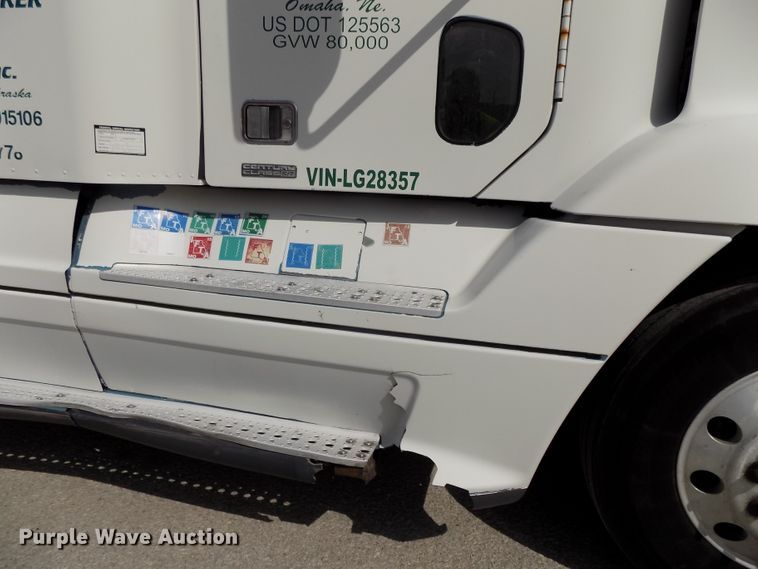 image for item DG2564 2002 Freightliner Century Class ST120 semi truck