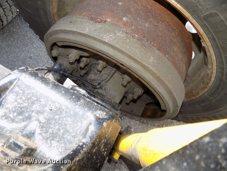 image for item DG2564 2002 Freightliner Century Class ST120 semi truck