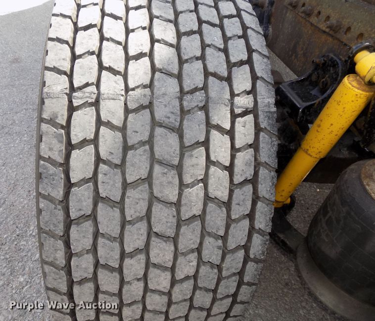 image for item DG2564 2002 Freightliner Century Class ST120 semi truck