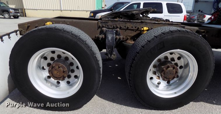 image for item DG2564 2002 Freightliner Century Class ST120 semi truck