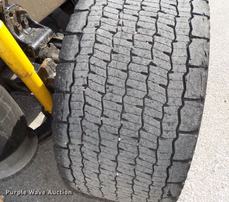 image for item DG2564 2002 Freightliner Century Class ST120 semi truck