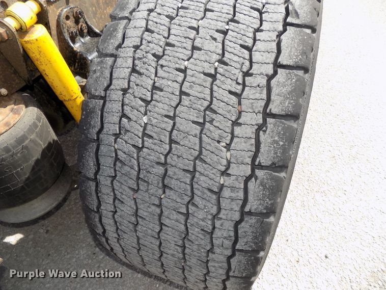 image for item DG2564 2002 Freightliner Century Class ST120 semi truck