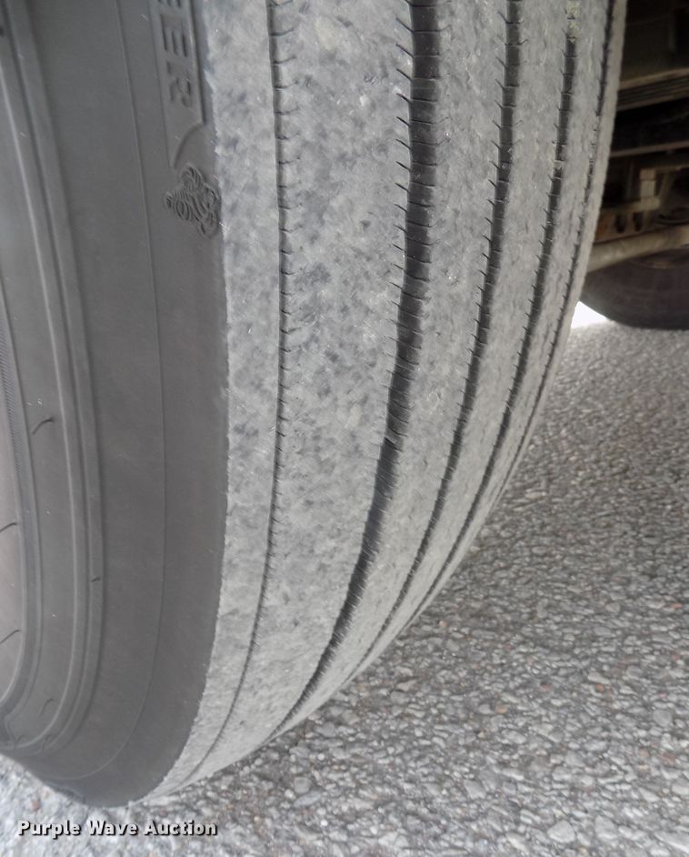 image for item DG2564 2002 Freightliner Century Class ST120 semi truck