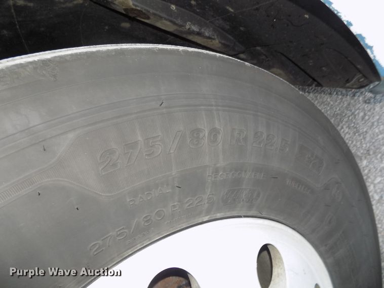 image for item DG2564 2002 Freightliner Century Class ST120 semi truck