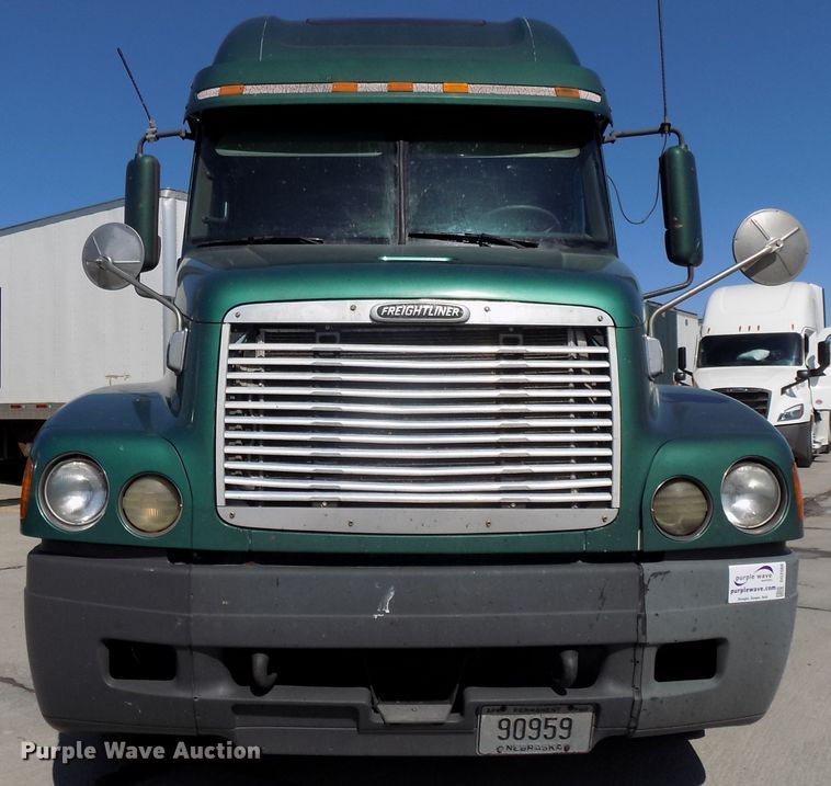 image for item DG2566 2002 Freightliner Century Classic semi truck