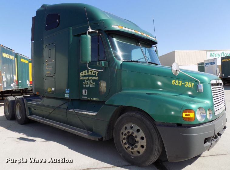 image for item DG2566 2002 Freightliner Century Classic semi truck