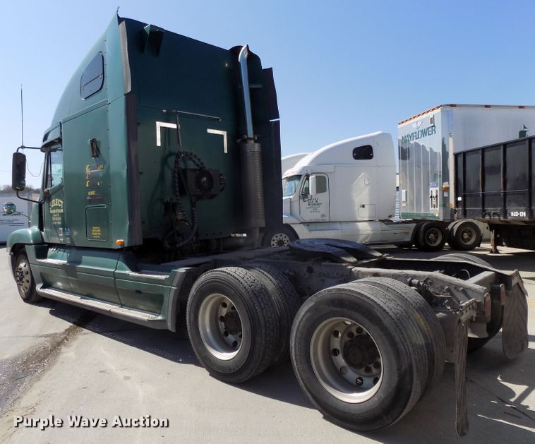 image for item DG2566 2002 Freightliner Century Classic semi truck