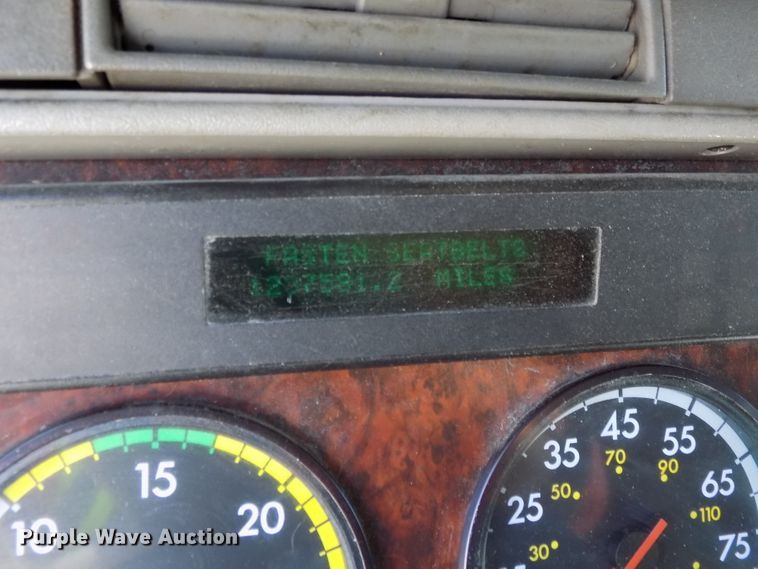 image for item DG2566 2002 Freightliner Century Classic semi truck