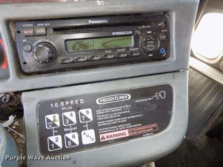 image for item DG2566 2002 Freightliner Century Classic semi truck