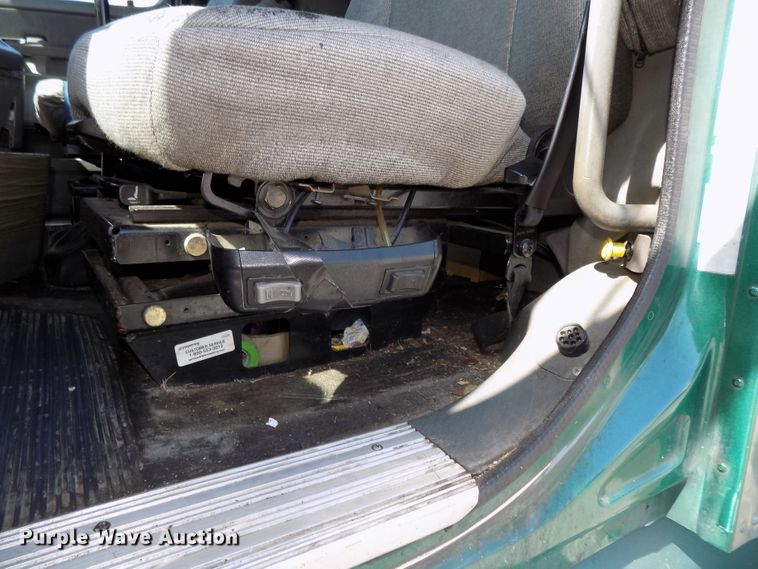 image for item DG2566 2002 Freightliner Century Classic semi truck