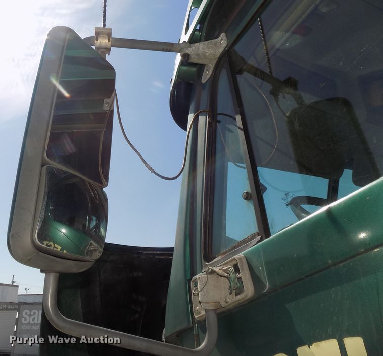 image for item DG2566 2002 Freightliner Century Classic semi truck