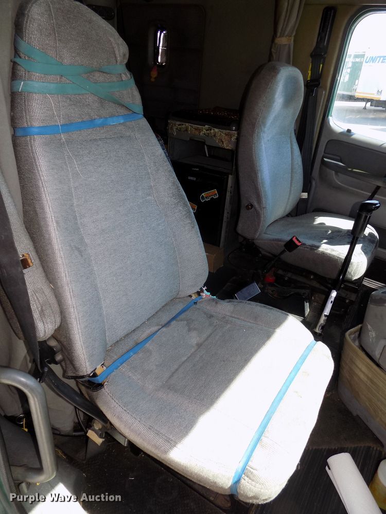 image for item DG2566 2002 Freightliner Century Classic semi truck