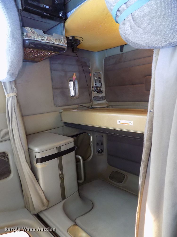 image for item DG2566 2002 Freightliner Century Classic semi truck