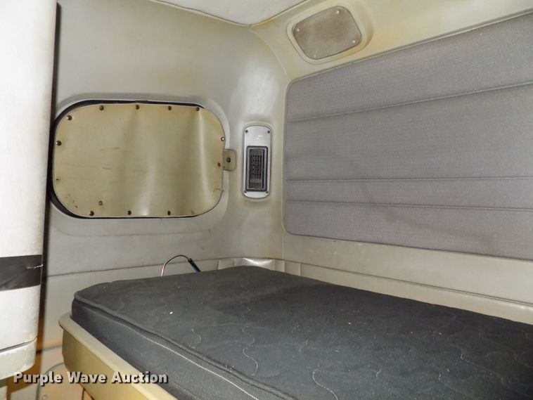 image for item DG2566 2002 Freightliner Century Classic semi truck