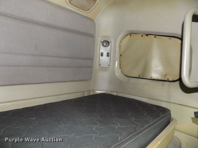 image for item DG2566 2002 Freightliner Century Classic semi truck