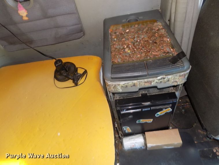 image for item DG2566 2002 Freightliner Century Classic semi truck