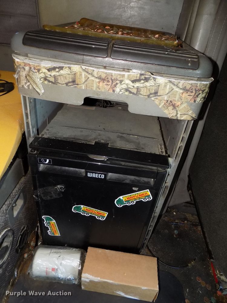 image for item DG2566 2002 Freightliner Century Classic semi truck