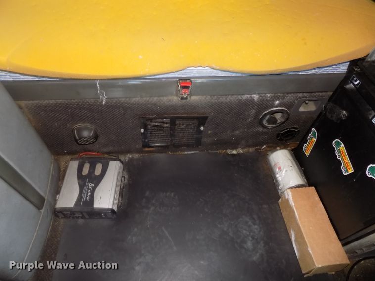 image for item DG2566 2002 Freightliner Century Classic semi truck