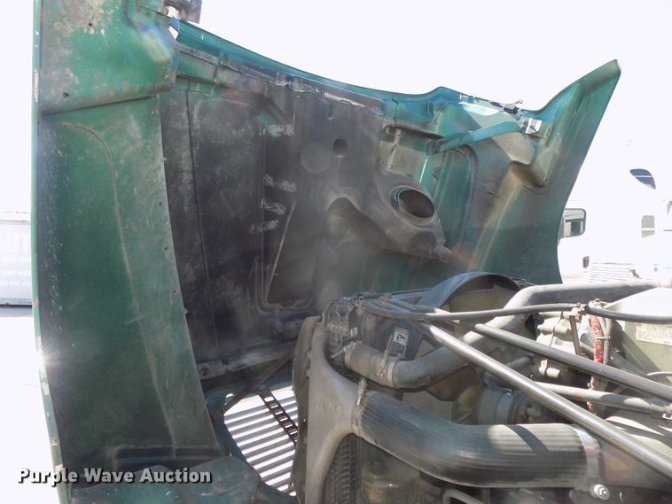 image for item DG2566 2002 Freightliner Century Classic semi truck