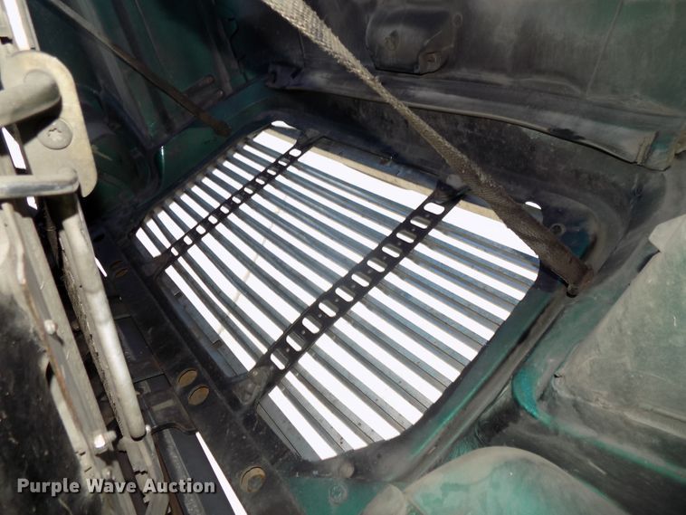 image for item DG2566 2002 Freightliner Century Classic semi truck