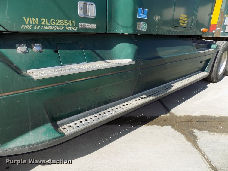 image for item DG2566 2002 Freightliner Century Classic semi truck