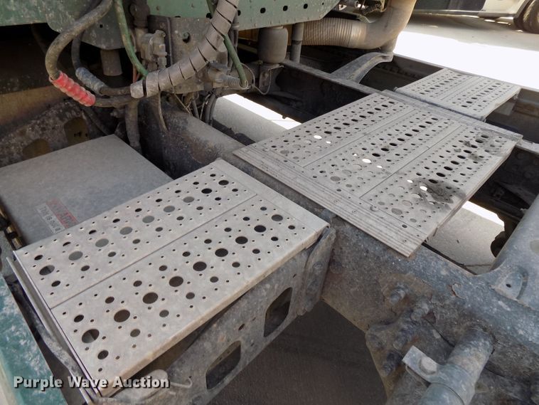 image for item DG2566 2002 Freightliner Century Classic semi truck