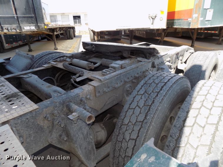 image for item DG2566 2002 Freightliner Century Classic semi truck